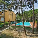 Cinzia Pool