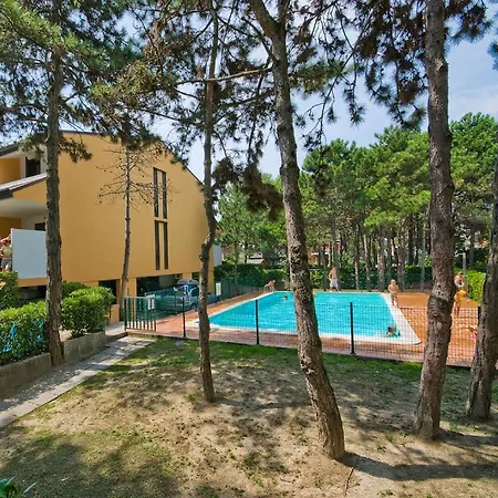 Cinzia Pool